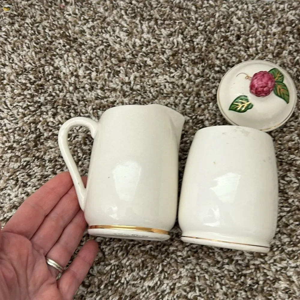 Vintage Knott's Berry Farm Hand Painted Sugar & Creamer Lid Set 3 Piece - Picture 8 of 13